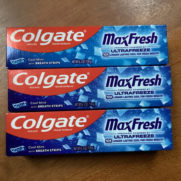 Colgate MaxFresh Ultrafreeze Cool Mint with Breath Strips Toothpaste Bundle - Picture 2 of 6